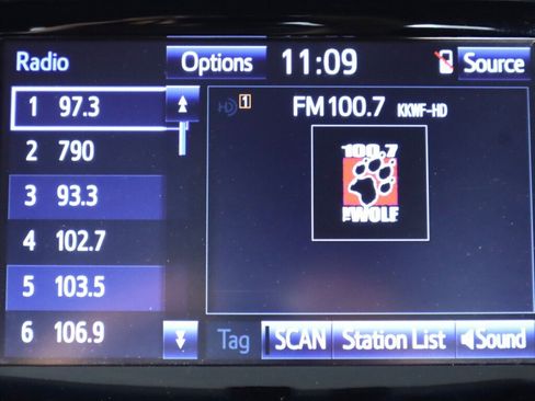 Used 2017 Toyota Camry SE FWD image 17