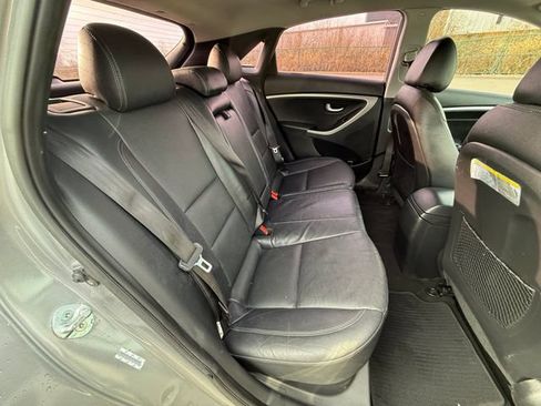 Used 2014 Hyundai Elantra GT w/ Option Group 03 FWD image 10