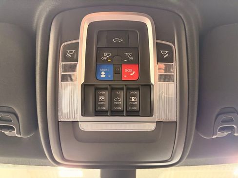 Used 2019 RAM 2500 Laramie w/ Black Appearance Package AWD/4WD image 50