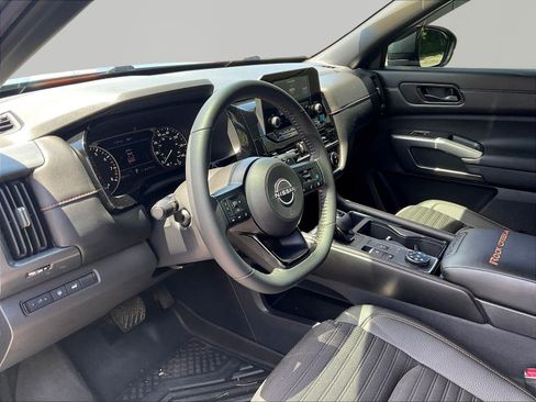 Used 2025 Nissan Pathfinder Rock Creek AWD/4WD image 17
