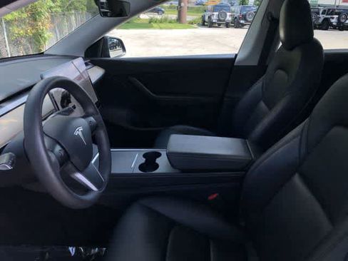 Used 2021 Tesla Model Y Long Range AWD/4WD image 19