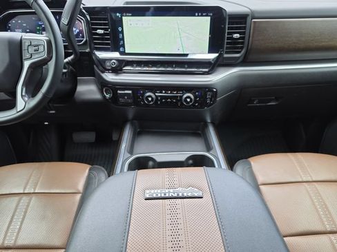 Used 2025 Chevrolet Silverado 2500 High Country w/ Technology Package AWD/4WD image 18