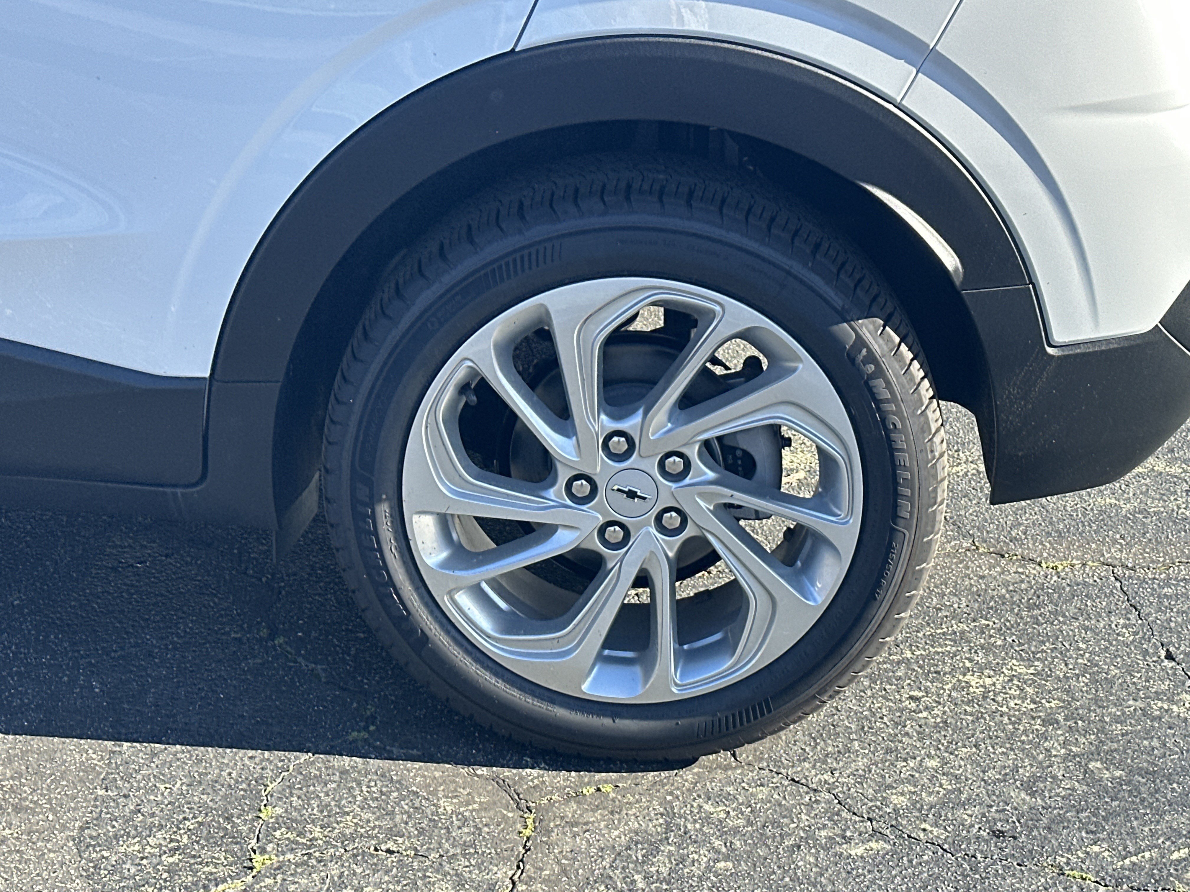 New 2027 Chevrolet Bolt LT w/ Comfort Package FWD image 19