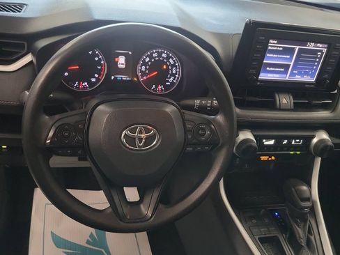 Used 2020 Toyota RAV4 LE FWD image 4