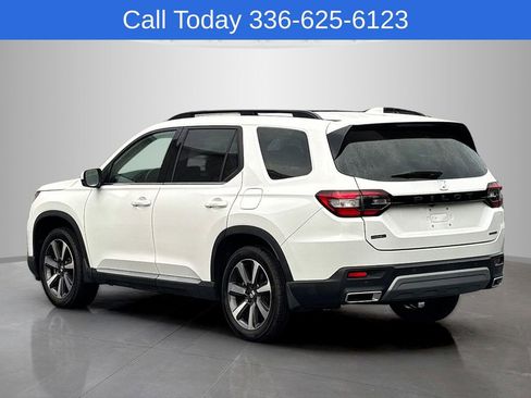 Used 2023 Honda Pilot Touring image 5