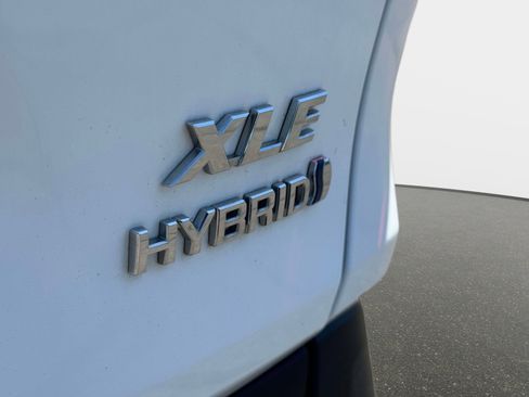 Certified 2021 Toyota RAV4 XLE w/ Convenience Package AWD/4WD image 10