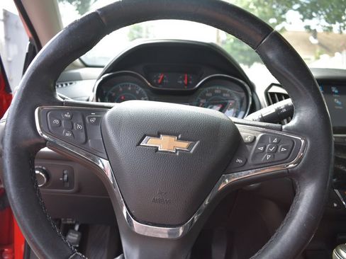 Used 2018 Chevrolet Cruze Premier FWD image 13