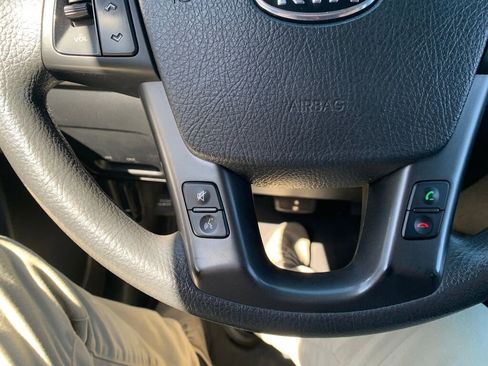 Used 2013 Kia Sorento LX w/ Convenience Pkg FWD image 18