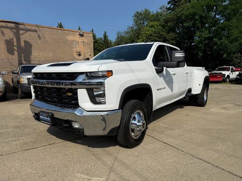 Used 2022 Chevrolet Silverado 3500 LT w/ Convenience Package image 12