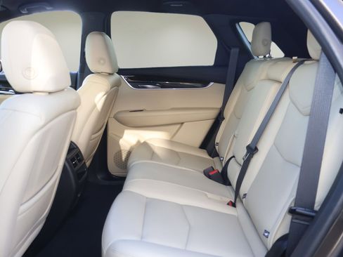 Used 2019 Cadillac XT5 FWD image 12