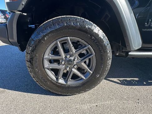 Used 2025 Jeep Wrangler Sport S image 9