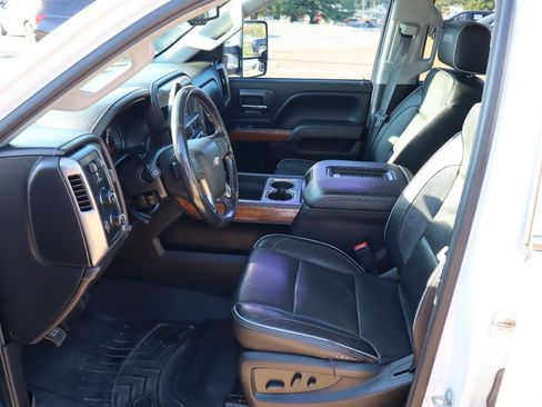 Used 2019 Chevrolet Silverado 2500 High Country w/ Duramax Plus Package AWD/4WD image 9
