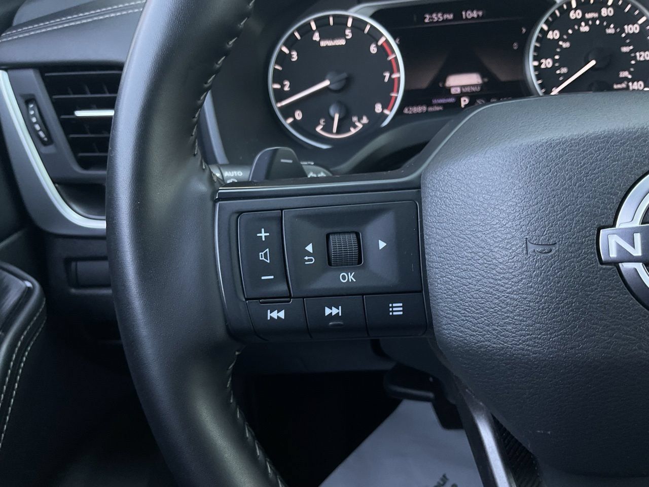 Used 2025 Nissan Rogue SV FWD image 33