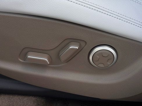 New 2026 Genesis GV70 2.5T Advanced image 28