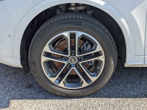 Certified 2025 Audi Q5 Premium w/ Convenience Package image 25