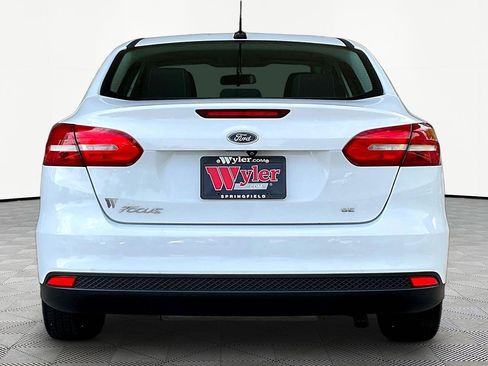 Used 2018 Ford Focus SE w/ SE Appearance Package FWD image 5