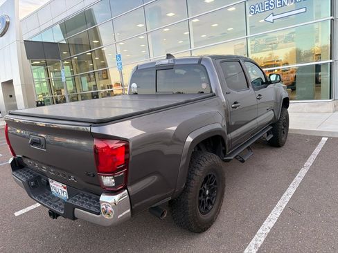Used 2021 Toyota Tacoma SR5 RWD image 12
