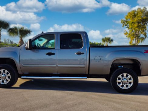 Used 2013 GMC Sierra 2500 SLE w/ SLE Preferred Package image 9