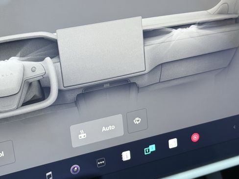 Used 2022 Tesla Model X image 72