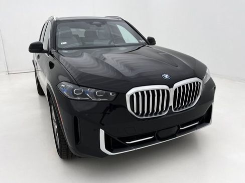 Certified 2026 BMW X5 xDrive50e w/ Climate Comfort Package AWD/4WD image 3