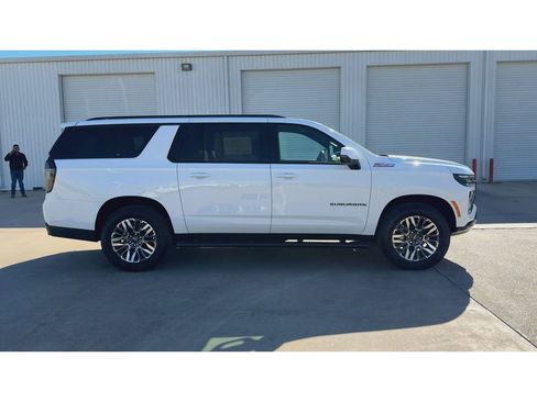New 2026 Chevrolet Suburban Z71 w/ Z71 Off-Road Package AWD/4WD image 9