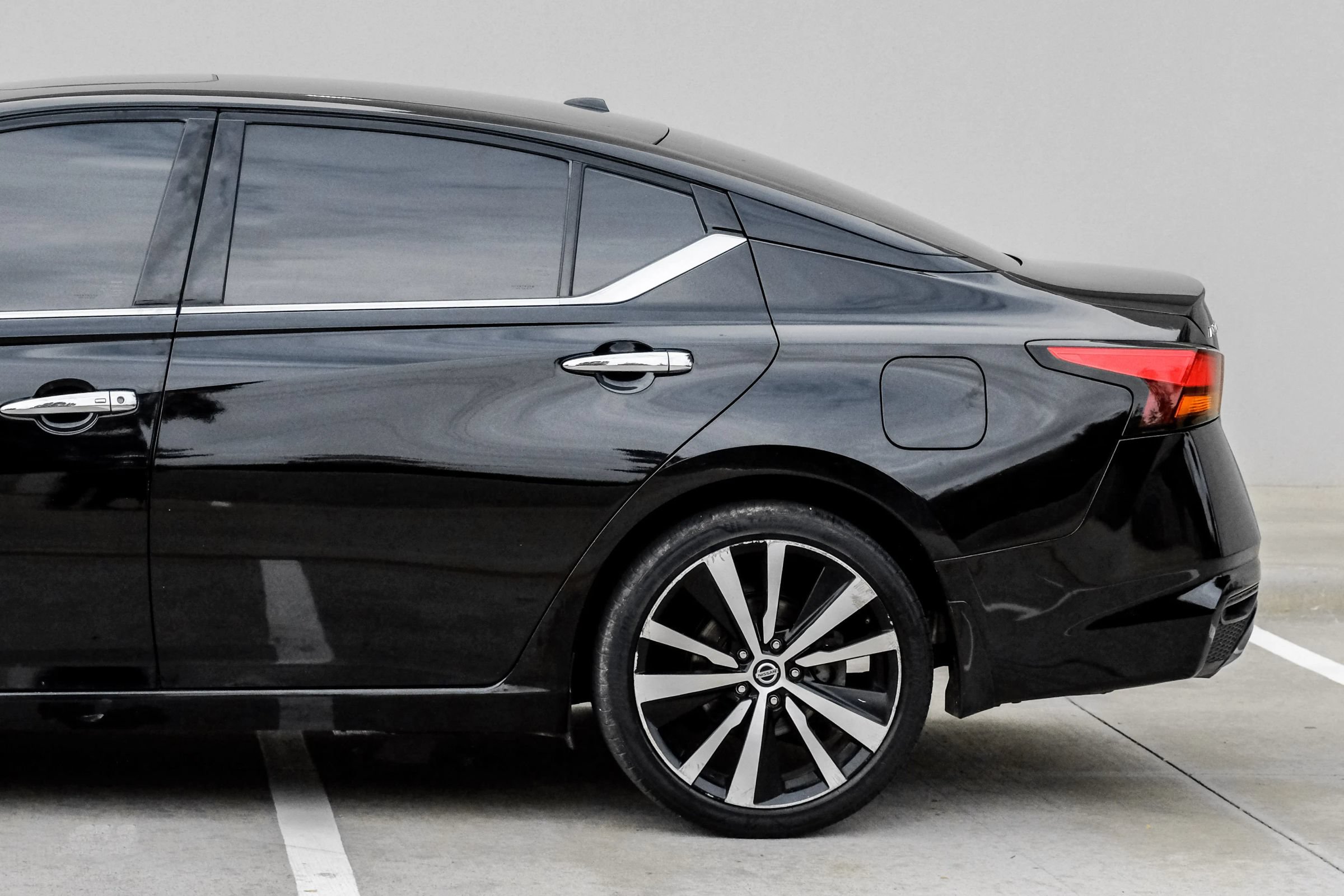 Used 2020 Nissan Altima 2.5 Platinum FWD image 12