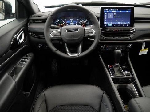 New 2026 Jeep Compass Latitude image 18