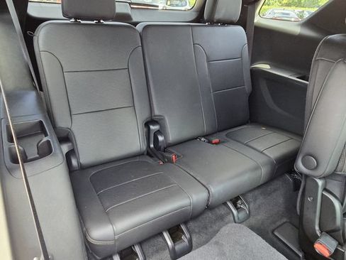 Used 2023 Chevrolet Traverse High Country FWD image 15