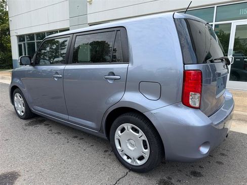 Used 2011 Scion xB FWD image 9