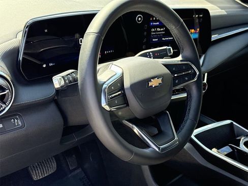 Used 2025 Chevrolet Equinox LT image 9
