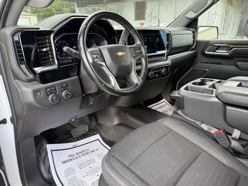 Used 2024 Chevrolet Silverado 2500 LT AWD/4WD image 12