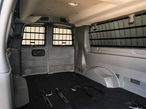 Used 2017 GMC Savana 3500 LS image 40