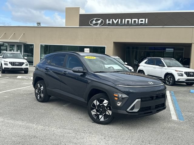 Certified 2025 Hyundai Kona SEL AWD/4WD image 1