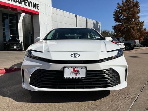 Used 2025 Toyota Camry LE image 4