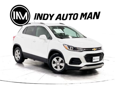Used 2020 Chevrolet Trax LT w/ Driver Confidence Package image 2