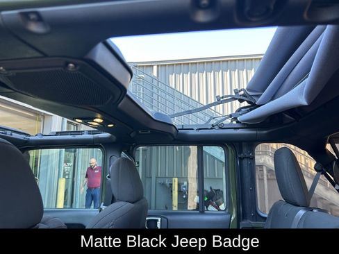 Used 2022 Jeep Wrangler Unlimited Sport image 33