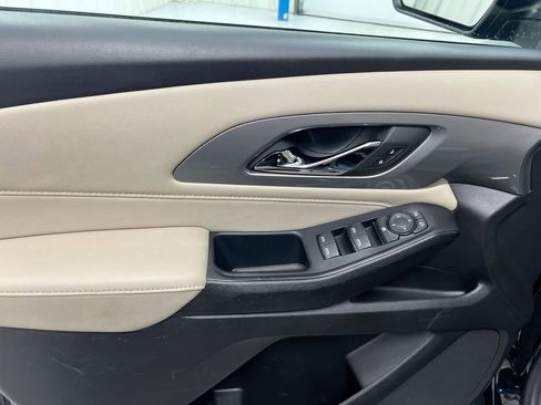 Used 2023 Chevrolet Traverse LS FWD image 20