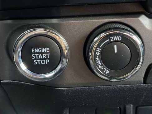 Used 2019 Toyota Tacoma TRD Off-Road w/ Technology Package AWD/4WD image 12