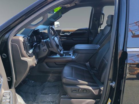 Used 2024 Chevrolet Silverado 1500 High Country image 9