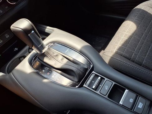 New 2026 Honda HR-V LX image 8