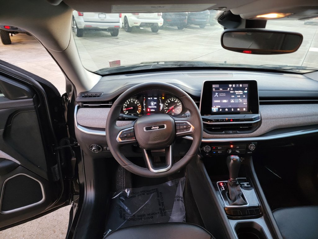 Used 2022 Jeep Compass Latitude FWD image 18