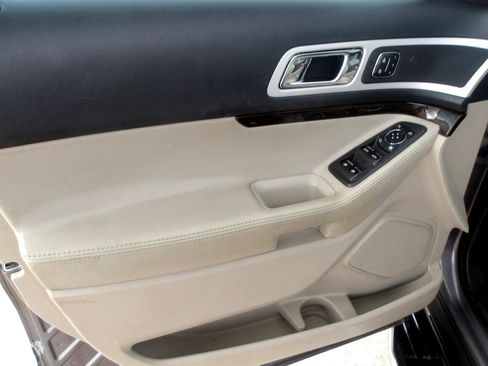 Used 2013 Ford Explorer Limited image 18