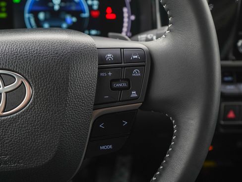 Used 2025 Toyota Camry SE image 26