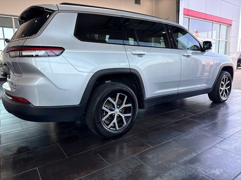Used 2025 Jeep Grand Cherokee L Limited w/ Luxury Tech Group II AWD/4WD image 10