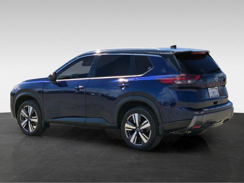 Used 2025 Nissan Rogue SL AWD/4WD image 7