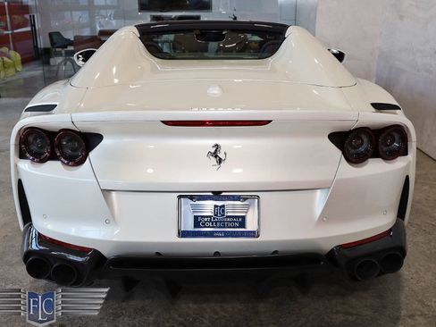 Used 2021 Ferrari 812 GTS RWD image 8