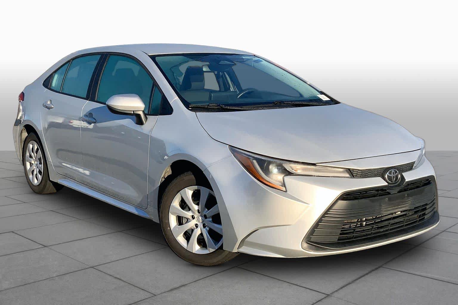 Used 2024 Toyota Corolla LE FWD image 3