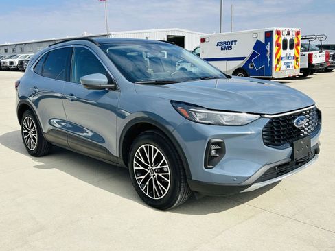 Used 2025 Ford Escape PHEV w/ PHEV Premium Package image 2