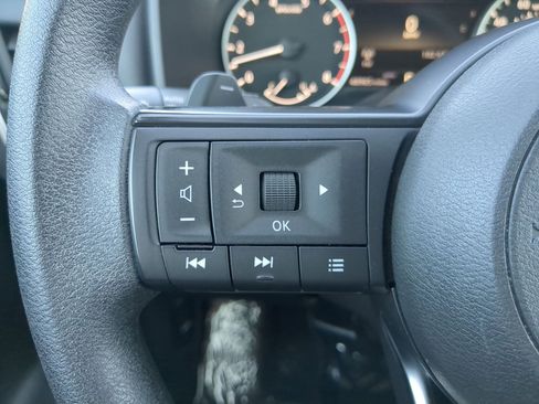 Used 2023 Nissan Rogue S image 19