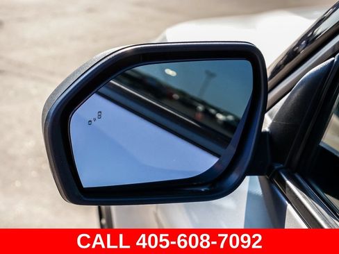 Used 2021 Ford Explorer XLT w/ Equipment Group 202A AWD/4WD image 34